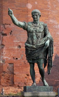 Roman city gate from the 1st century, city side, imperial statue