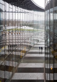Bonn, Posttower, built 2000-2002 by Murphy/Jahn, corridor between the building sections