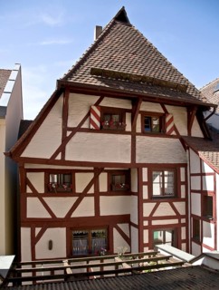 Nuremberg's oldest half-timbered house from 1338 between the castle and Tiergärtnertorplatz