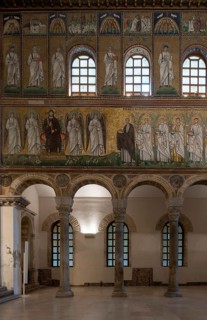 Ravenna, Basilica di Sant' Apollinare Nuovo, south wall with mosaic: Procession of the Martyrs,