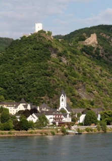 View over the Rhine with the enemy brothers, the castles Sterrenberg and Liebenstein, St., Sankt,