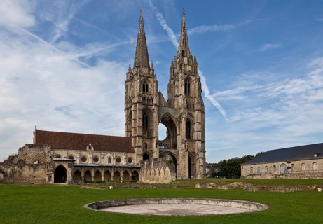 Ruin from 1805, west towers 15th century, view from east, left refectory 13th century, right