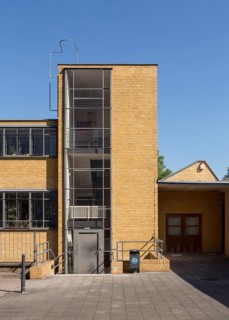 Dessau, former labour office by Walter Gropius, south view with stair tower