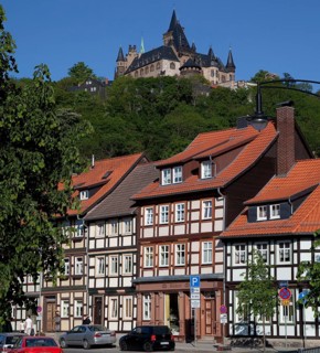SCHÖNE ECKE street, above the castle from the west