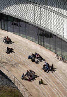 Ökonomicum, Oeconomicum, Institute of Economics, view from the roof of the library with students
