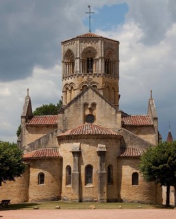 Semur-en-Brionnais Burgundy St-Hilaire Begun in the early 12th century Exterior view from the east