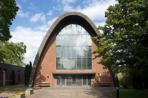 Parabolic roof reminiscent of the Nissen huts of the post-war period, west side, St., Sankt, Saint