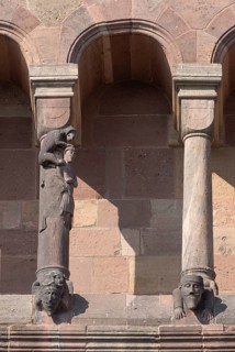 Worms, St Peter's Cathedral, east choir, figure on the dwarf gallery, master builder with the