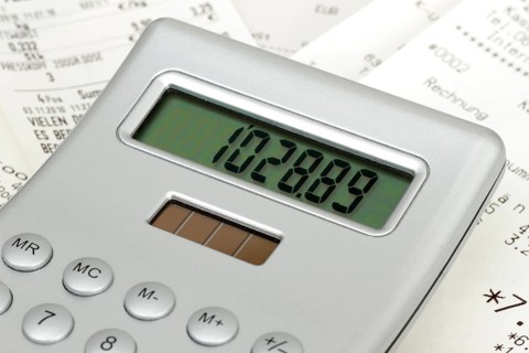Amount of seizure protection, calculator, receipts, expenses, euro banknote, P-account