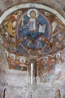 Taüll, Sant Climent, view into the choir apse. State in front of the frescoes were removed (video