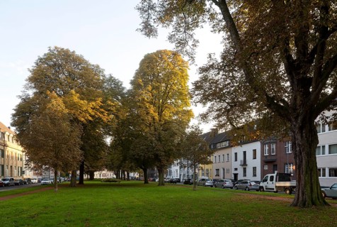 Krefeld, Hohenzollernstraße, view to the south