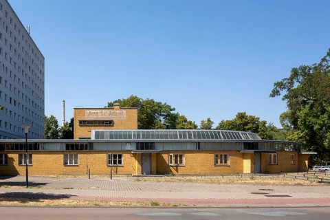 Dessau, former labour office by Walter Gropius, east view