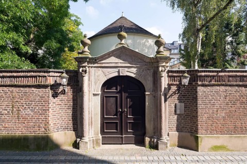 Tor tor on the west side, St., Sankt, Saint