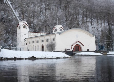 Exterior view in the snow, view over the Rur