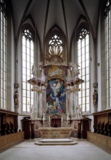 Schweinfurt, St Johannis. Choir with high altar. Classicist decorative marble altar from 1783,