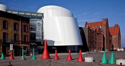Stralsund, Ozeaneum and warehouse at Hansakai