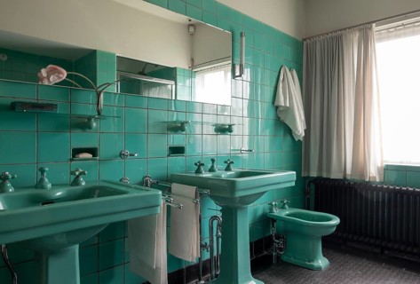 Built 1932-1933 by Brinkman & Van der Vlugt, bathroom on the 2nd floor