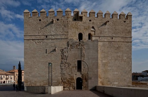 Cordoba, Calahorra Tower. Museum of the Three Cultures Bridge side