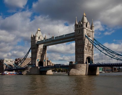 Built 1886-1894, twin towers 65 m high, clearance height 43 m, view from the west