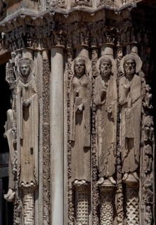 1195-1260 Main construction period, west façade, royal portals 1145-70 with biblical kings, queens,