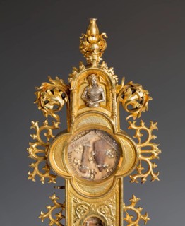 Reliquary cross in the German Blade Museum, detail with relics