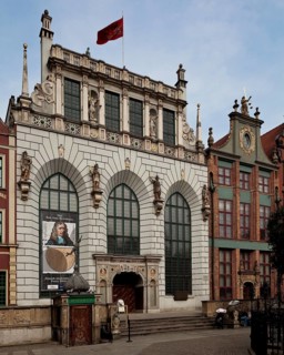 Facade facing the Lange Markt, on the right Danziger Diele, formerly Schöffenhaus