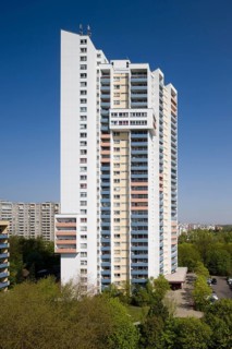 31-storey residential tower block by Walter Gropius, south side