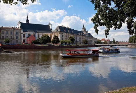 Main university building built in 1728-41, view from the north across the Oder, St., Sankt, Saint