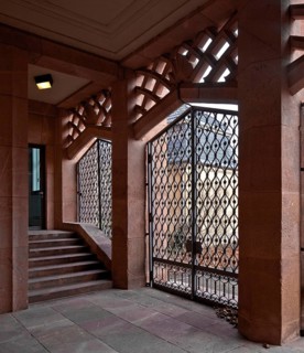 Built in 1925-29, passageway in the east wing with a view of the Old St John's Cemetery