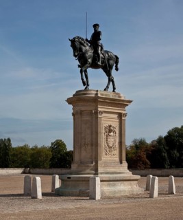 Chantilly, Chateau-de-Chantilly, chateau park main terrace, equestrian statue of Anne de