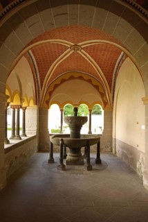Cloister with well house, St., Sankt, Saint