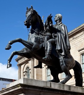 Bronze memorial by John Steel in front of the Register House