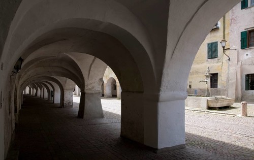 Italy S-Tyrol Neumarkt. Laubengasse with a view of the alleyway fountain