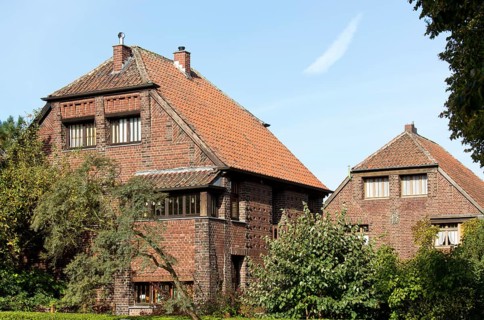House Pastern, built in 1937 by Karl Buschhüter, east side, behind it House Schmitz, 1936
