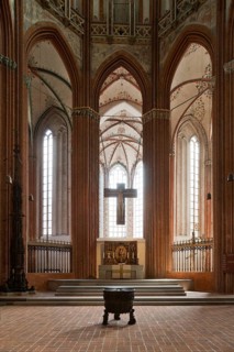 Choir with baptismal font, cross by Gerhard Marcks and Swante retable, St., Sankt, Saint