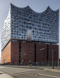 Hamburg, Elbphilharmonie, partial view from the north-east over the Mahatma Gandhi Bridge, designed