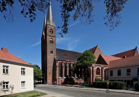 View from the south, west building 13th century, other parts mainly 15th century, in front ruins of