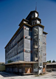 Large agricultural silo made of concrete