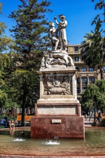 Fountain in honour of Simon Bolivar, Plaza de Armas, Santiago de Chile, Chile, South America