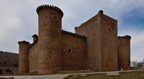 Castillo de Valdecorneja exterior view from the south