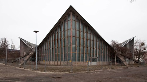 Multi-purpose hall HYPARSCHALE 1969 by Ulrich Müther (1934-2007) Corner view
