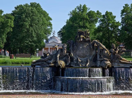 Cascade in the castle courtyard, river gods with the Mecklenburg coat of arms, 1775 by Rudolph