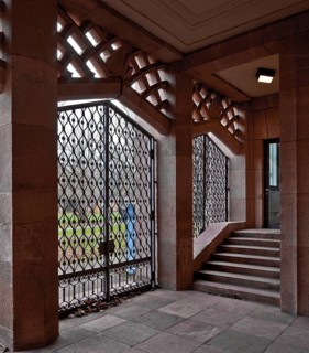 Built in 1925-29, passageway in the east wing with a view of the Old St John's Cemetery