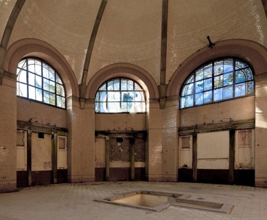 Central bathhouse around 1900, domed hall inside