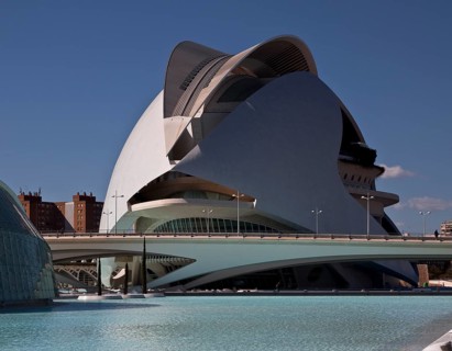 City of Arts and Sciences (cat./val. Ciutat de les Arts i de les Ciències), Opera House QUEEN