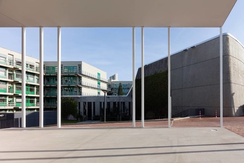 Student Service Centre (SSC) by Aachen architects kadawittfeld 2015, behind it the large lecture