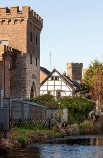 Erftstadt-Lechenich, Bonner Tor, 14th century, field side, restored in 1853, in the background the