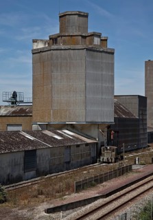 Allonnes south-east of Chartres. Silo with hexagonal floor plan built in the second half of the