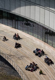 Ökonomicum, Oeconomicum, Institute of Economics, view from the roof of the library with students