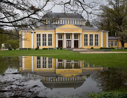 Czech Rep Frantiskovy Lázne/Franzensbad Glauber spring pavilion outside